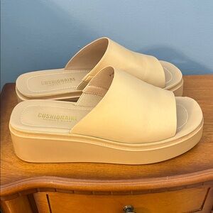 Cushionaire Women's Tan Platform Slides